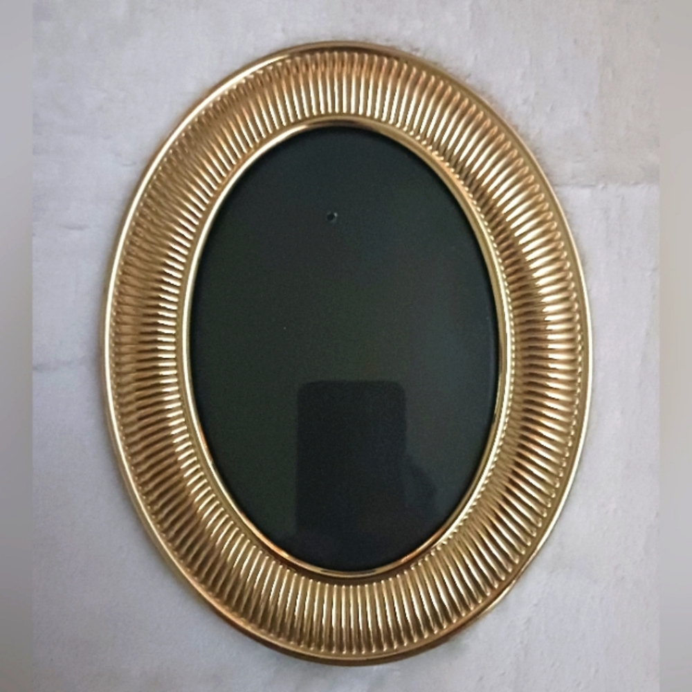Elegant Gold and Black Oval Picture Frame